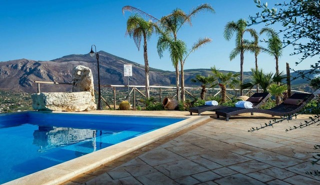 Villa in Sicily Near Guidaloca Bay