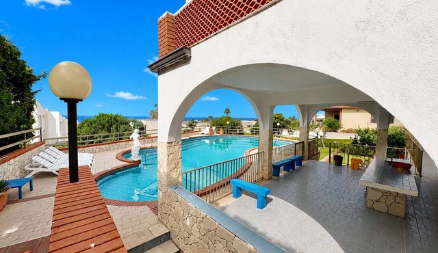 Villa in Marina Di Ragusa with 5 bedrooms sleeps 10