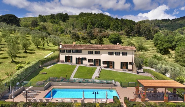 Villa in Montecatini with 11 bedrooms sleeps 22