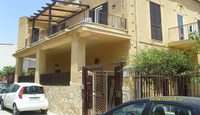 VILLA ISABELLA A FEW STEPS FROM THE SEA, IN THE HEART OF SAN LEONE