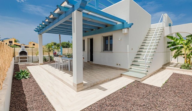 Villa of the Palms (200mt from the sea)