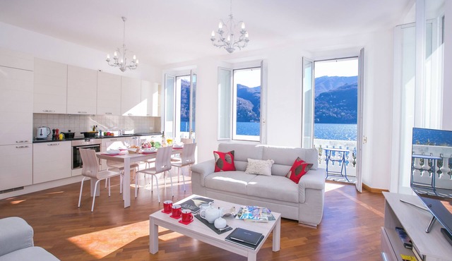 Villa Larius Balcone in Carate Urio