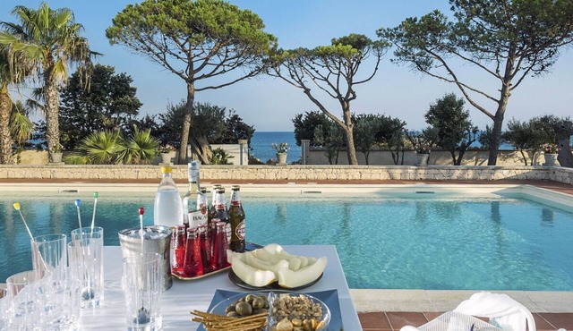 Villa Lungomare - Nine Bedroom Villa, Sleeps 18