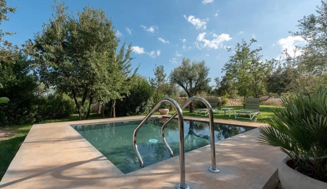 Villa Manghisi with Private Pool, Wi-Fi and Air Conditioning