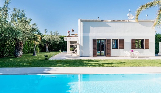 Villa Marbella, a short walk from the beach