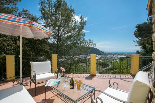 Villa Monte Enrico - With Pool & Jacuzzi - Happy Rentals