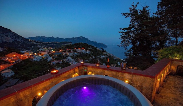 Villa Nina Amalfi relax and luxury with hydromassage pool.