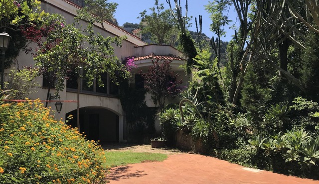 Villa "Park House" with Private Sauna, Covered Terrace, Garden & Wi-Fi