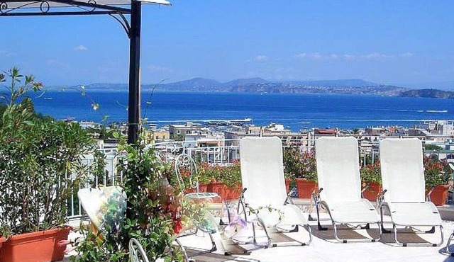Villa Peonia B: A welcoming apartment which faces the sun and the sea, with Free WI-FI.
