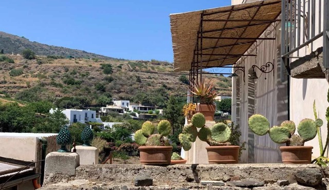 Villa Pomelia, Aeolian house in Malfa center