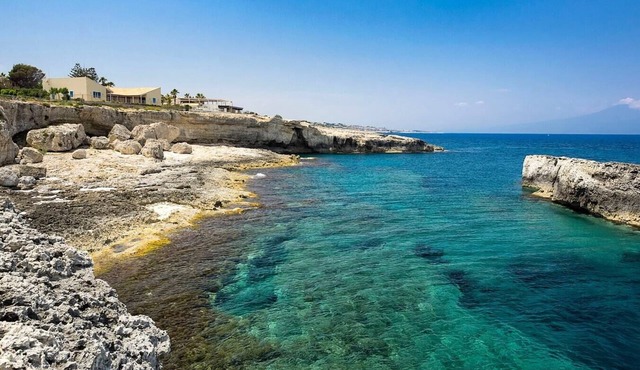Villa Primavera - Seafront villa with pool near Syracuse