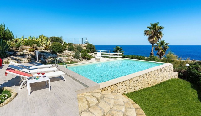 villa rental for 4 people near Syracuse in Sicily