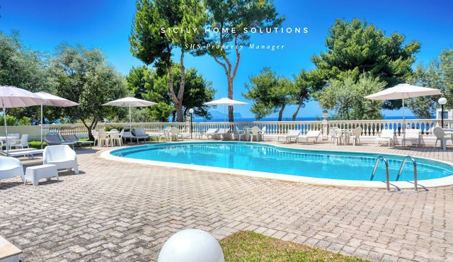 Villa Rita with shared pool 200 meters from the sea By Sicily Home Solutions