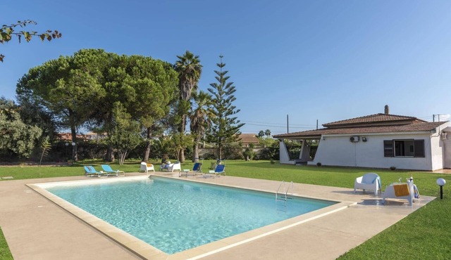 Villa Rosanna by Villa Plus