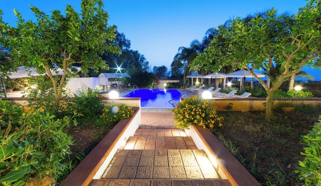 Villa Rosemary – Chalet View, wooden chalet with pool, near the Stagnone Lagoon