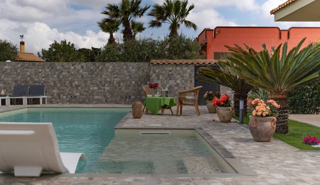 Villa "Sonia" with Sea View, Pool and Wi-Fi