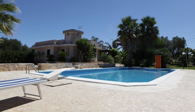 Villa San Michele con Piscina e Idromassaggio, Immersa nel Verde