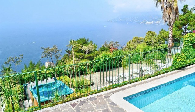 Villa Saracena: A remarkable three-story historical villa which faces the sun and the sea, with Free WI-FI.