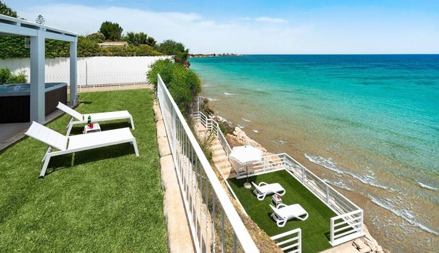 Villa Saveria (6 Guests) - Seafront with jacuzzi