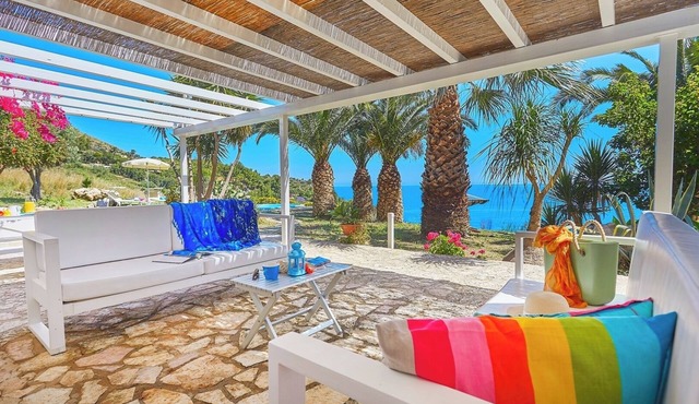 Villa Sicilia, near the sea