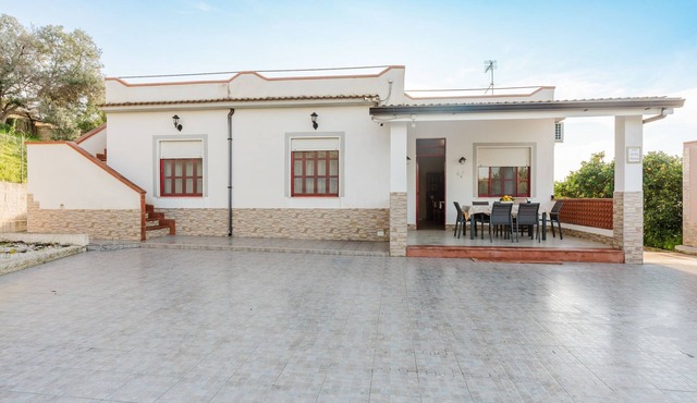 Villa 'Sirchia Ferrara' with Sea View, Wi-Fi, and Air Conditioning