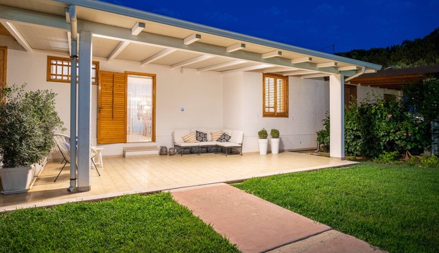 Villa surrounded by greenery 200mt from the sea, with large outdoor spaces