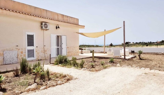 Villa surrounded by nature 5 minutes from the Torre Salsa Nature Reserve