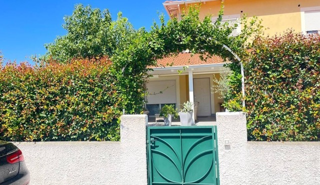 Villa Tiziana, a stone's throw from the sea, in the green trees, ideal for families