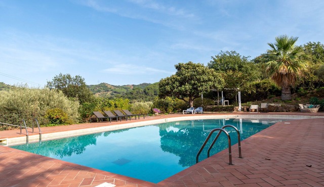 Villa 'Toniasole' with Sea View, Wi-Fi and Air Conditioning