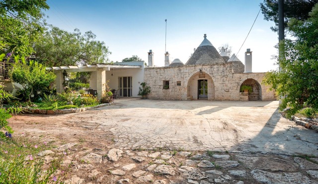 Villa "Trullo Nonno Vittorio" with private garden and Wi-Fi