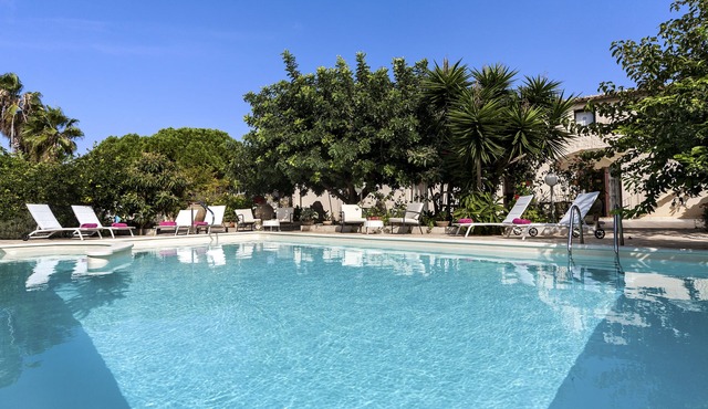 Villa U Marchisi with pool wifi next to the beach in Cava d'Aliga