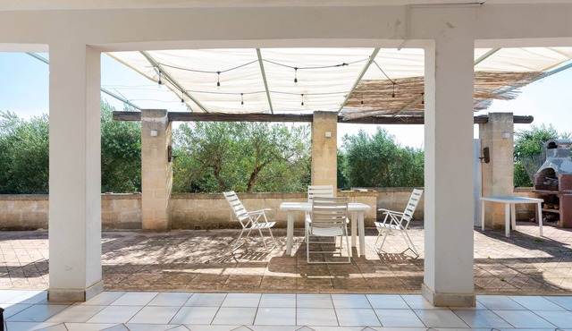 Villa 'Ulivi' with Private Terrace, Wi-Fi and Air Conditioning