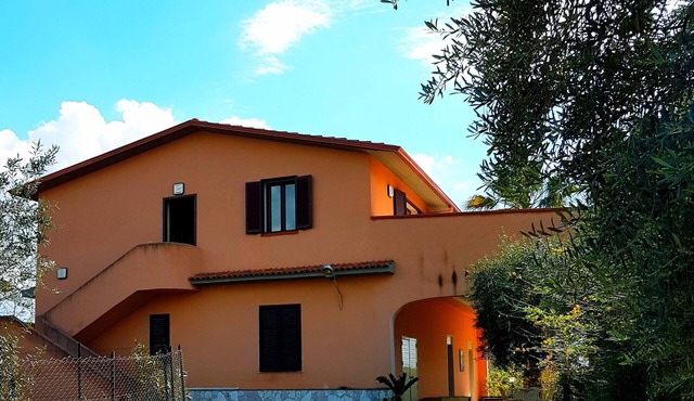 VILLA VACATION HOME IN "TROPICAL OASIS" - FIRST FLOOR