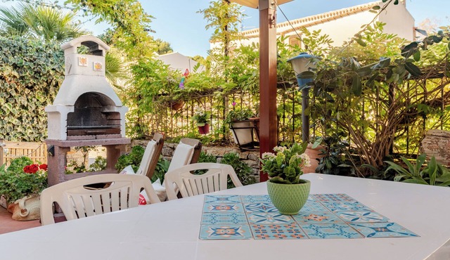 Villa vicino alla spiaggia, climbing e trekking