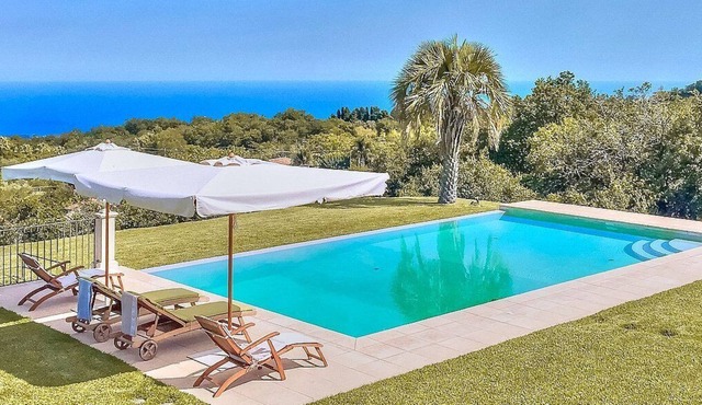 Villa Voltolino, fully refundable with voucher*: An elegant and welcoming two-story villa located on a hillside, facing the sea, with Free WI-FI.