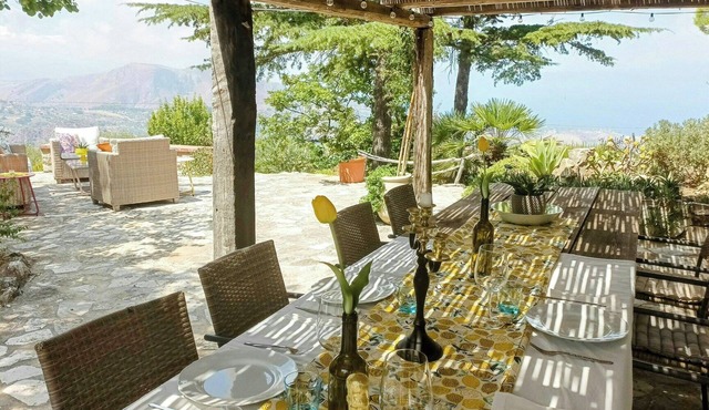 Villa with 360° panoramic sea views and a jacuzzi