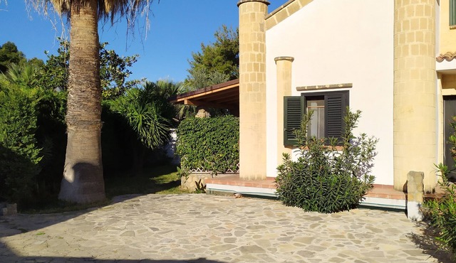 Villa with Garden and Private Parking on the Promenade of Campofelice di Roccella