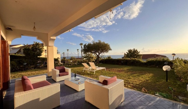 Villa with garden just minutes from the sea