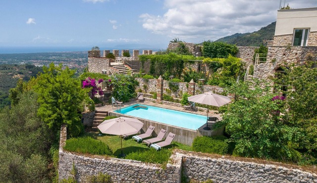 Villa with heated pool and amazing view, Camaiore