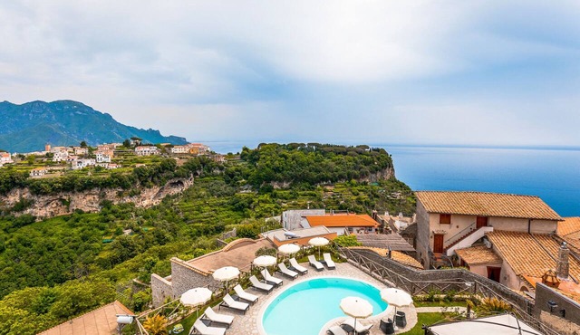 Villa with pool on the Amalfi Coast