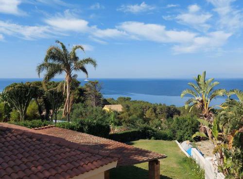 Villetta vista mare a Praialonga