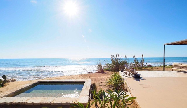 Wonderful private villa for 4 people with private pool, WIFI, A/C, TV and terrace