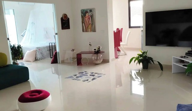 Wonderful modern and stylish apartment sea view great location