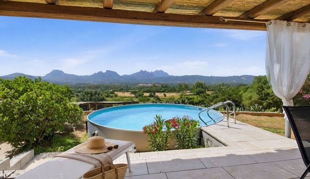 Wonderful private villa with A/C, private pool, TV, patio, pets allowed and panoramic view
