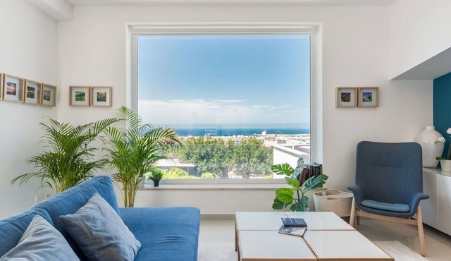 Wonderful private villa for 8 guests with A/C, WIFI, hot tub, TV and terrace