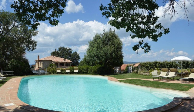 Wonderful private villa with WIFI, private pool, A/C, patio and pets allowed, close to Montalcino