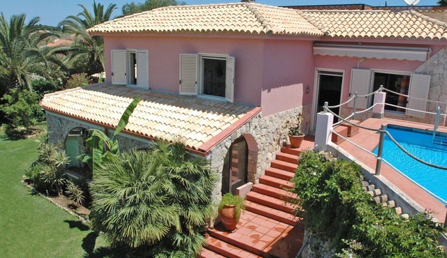 Wonderful private villa for 6 people with private pool, A/C, WIFI, TV, terrace and pets allowed