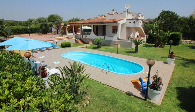 Wonderful private villa for 5 guests with private pool, A/C, WIFI, TV, terrace and pets allowed
