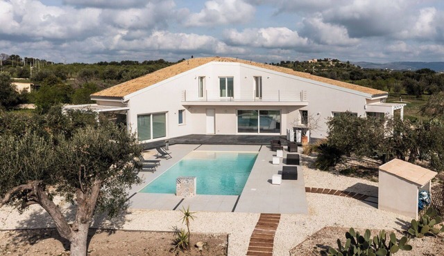 Wonderful private villa for 8 guests with private pool, WIFI, A/C, TV, patio and panoramic view