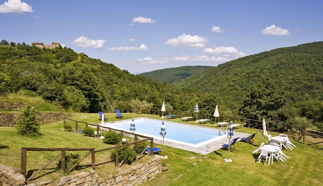 Wonderful private villa for 10 guests with private pool, WIFI and TV, close to Cortona